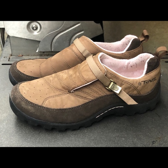 teva leather slip on
